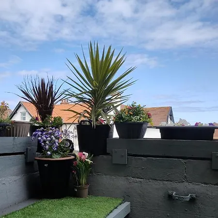 Guest house Central Close To Beach Pier Flowergate *