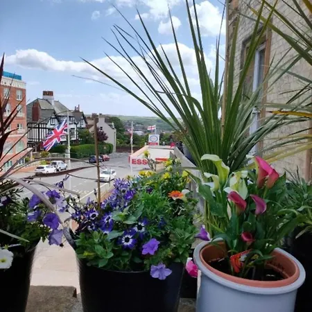 Central Close To Beach Pier Flowergate Whitby