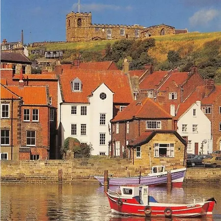 Central Close To Beach Pier Flowergate Gasthuis Whitby
