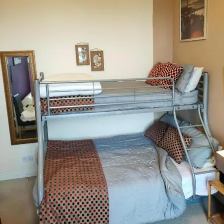 Close To Pier Flowergate *