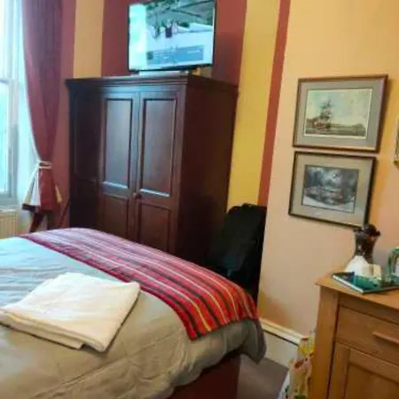 Close To Pier Flowergate Уитби