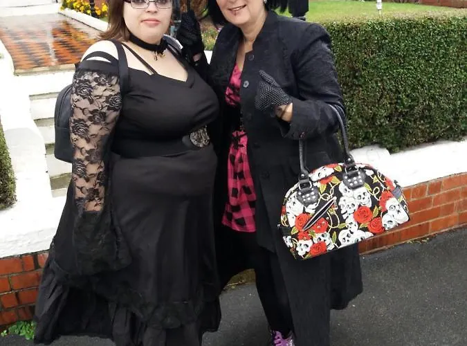 Close To Pier Flowergate *