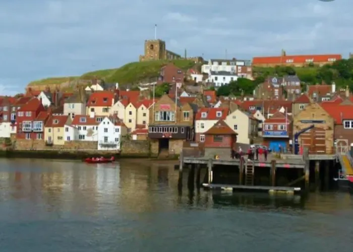 Close To Pier Flowergate * 惠特比