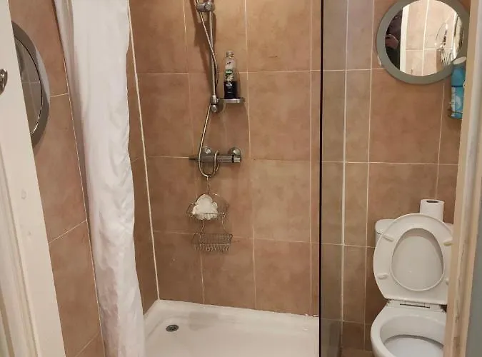 Close To Pier Flowergate *