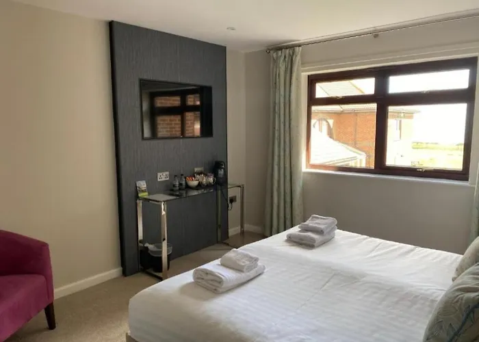 Close To Pier Flowergate * 惠特比