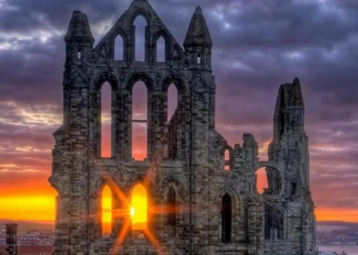 Close To Pier Flowergate * 惠特比