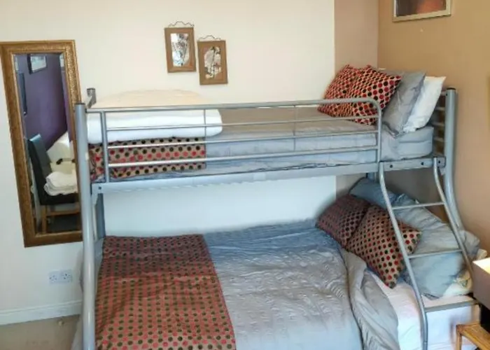 Close To Pier Flowergate *