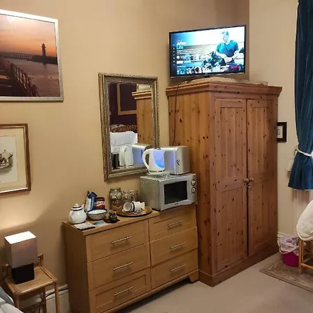 Close To Pier Flowergate Pensjonat *