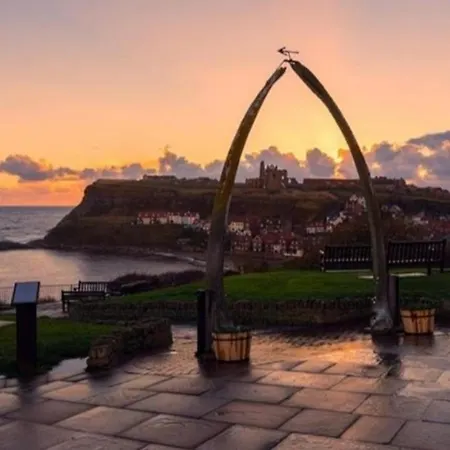 Close To Pier Flowergate Pensjonat