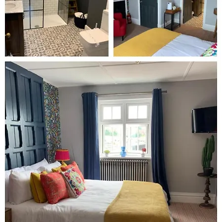 Close To Pier Flowergate